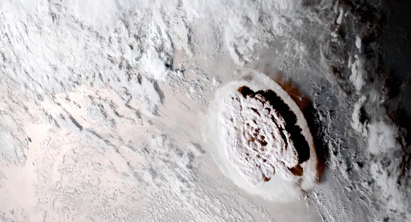 Рекордный подводный вулкан Тонга нарушил спутниковую связь в космосе