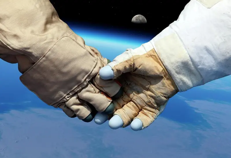 НАСА: Излишняя привязанность астронавтов мешает работе на орбите