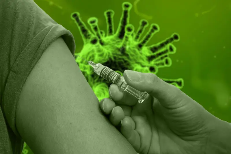 Суперпрививочник: в Германии изучили здоровье получившего 217 вакцин от ковида