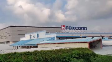Сотни рабочих присоединились к протестам на флагманском заводе iPhone компании Foxconn в Китае