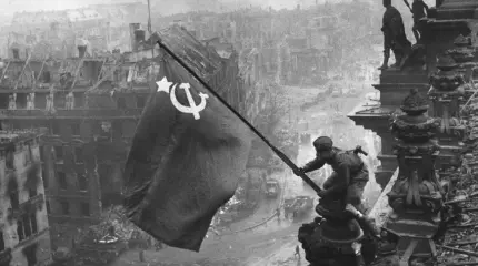 80 лет без Звезды Героя: почему офицер, поставивший Знамя Победы, не получил заслуженную награду при жизни?