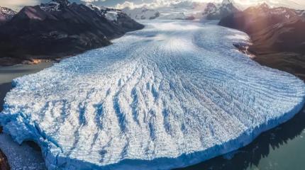 Случайное открытие поразило ученых: на Памире обнаружен аномальный ледник, который не тает, а, наоборот, растет