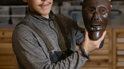 В октябре 2025 года ураган Халонг на Аляске унес тысячи древних артефактов в океан