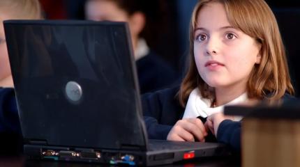 Тотальное оглупление в США: программа за 30 миллиардов долларов значительно снизила умственные способности и успеваемость у зумеров