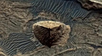 Почему загадочный объект на Марсе — «копия» древнеегипетской пирамиды?