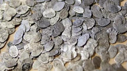 Припрятал сокровища, но был убит: историки раскрыли трагическую судьбу владельца богатейшего клада Москвы