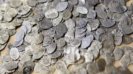 Припрятал сокровища, но был убит: историки раскрыли трагическую судьбу владельца богатейшего клада Москвы