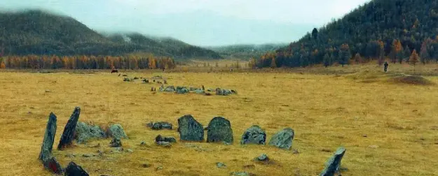 Каменный топор со дна реки может переписать древнейшую историю Сибири