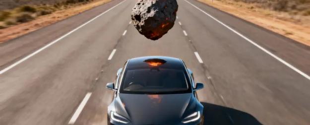 Автомобиль Tesla снова в центре громкой истории: В него на полном ходу, похоже, врезался... метеорит