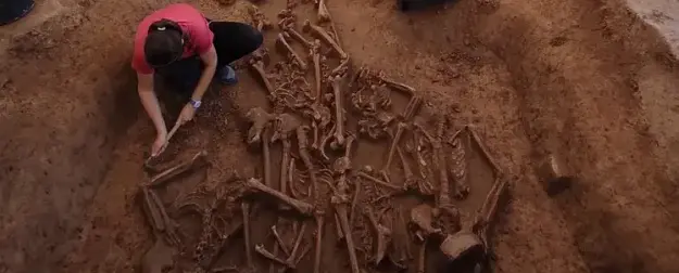 7000-летняя загадка: полный ров обезглавленных скелетов обнаружен в Словакии