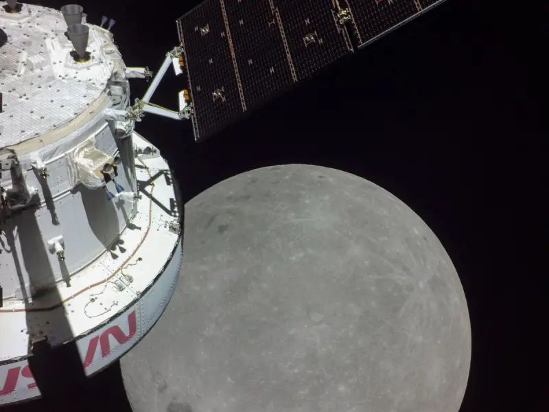Беспилотная капсула НАСА побывала за 80 миль от поверхности Луны