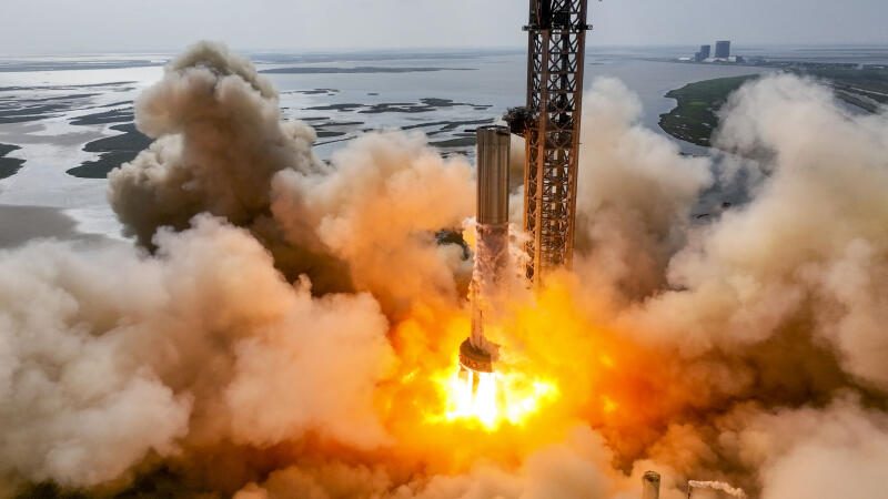 Ничего не взорвалось, и прекрасно! SpaceX испытала сверхтяжелую ракету в течение 12 секунд