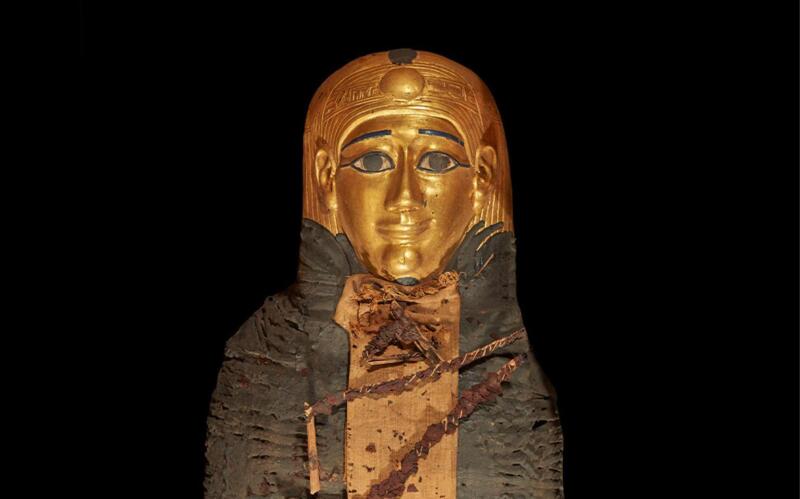 Учёные нашли в древней мумии мальчика золотой язык и ещё 48 амулетов