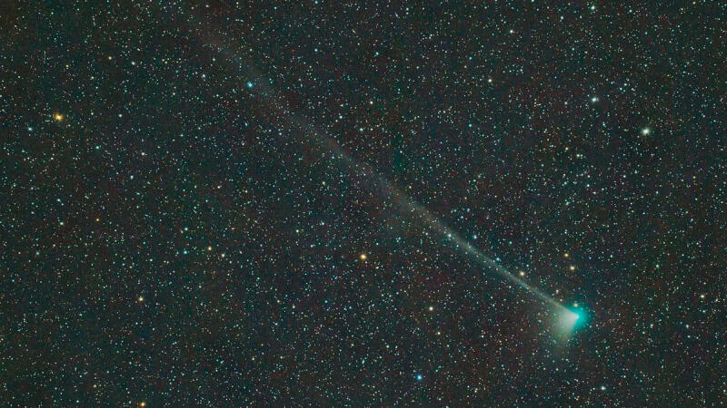 Зеленая комета, пролетающая мимо Земли, скоро будет видна невооруженным глазом