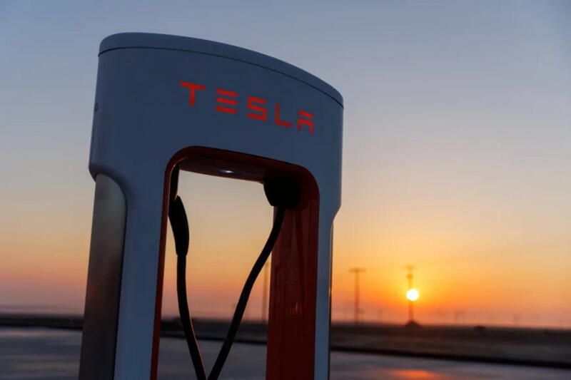 Tesla откроет 7500 зарядных станций для сторонних электромобилей к 2024 году