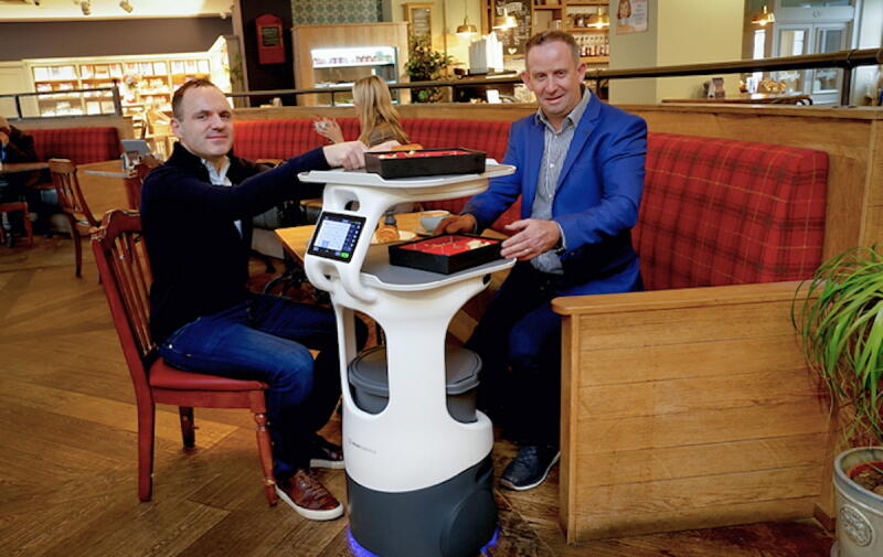 Bear Robotics представила нового робота-официанта