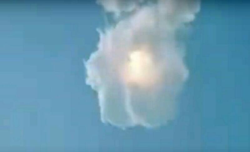Первый космический корабль SpaceX взорвался над Техасом