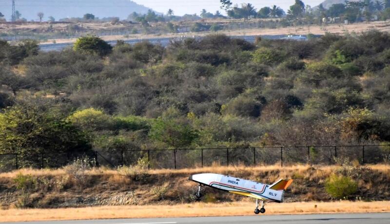 Индия испытала автономную посадку многоразового космического самолёта