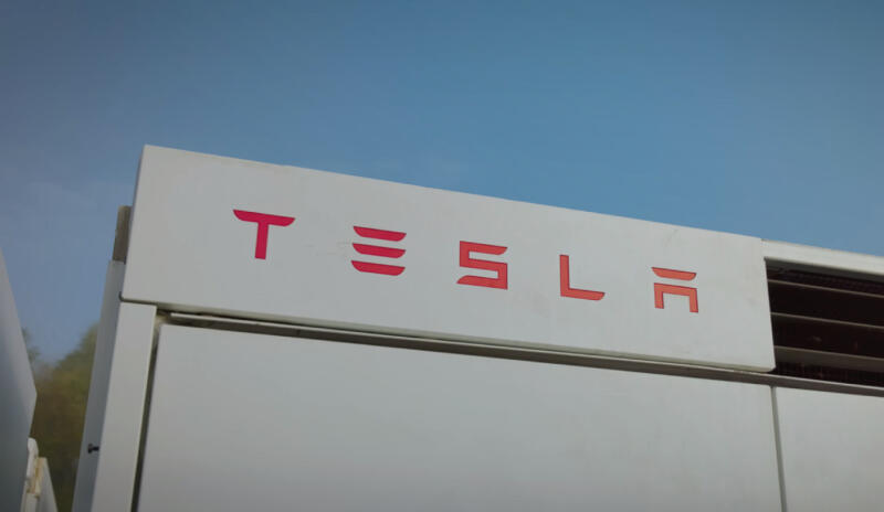 Tesla строит завод для производства мега-аккумуляторов в Шанхае