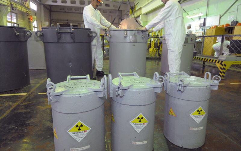 Российские ученые разработали новый метод извлечения радиоактивных элементов из отработанного ядерного топлива
