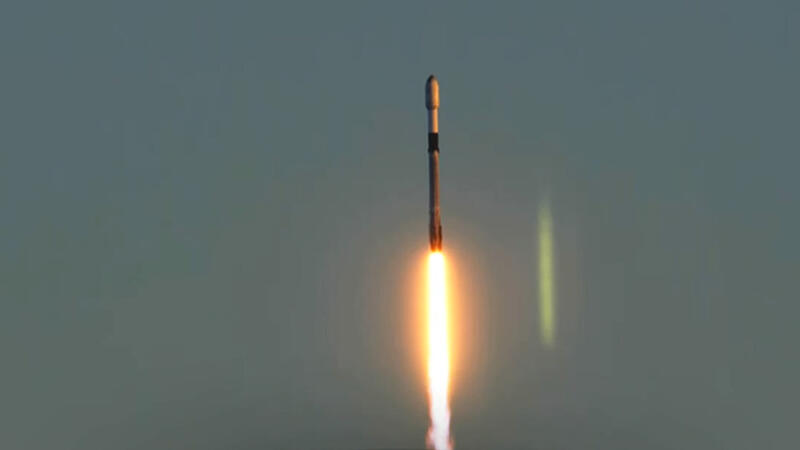 SpaceX запустила 21 спутник для OneWeb, Iridium и посадила ракету в море.