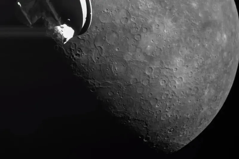 Европейский зонд запечатлел потрясающие виды Меркурия