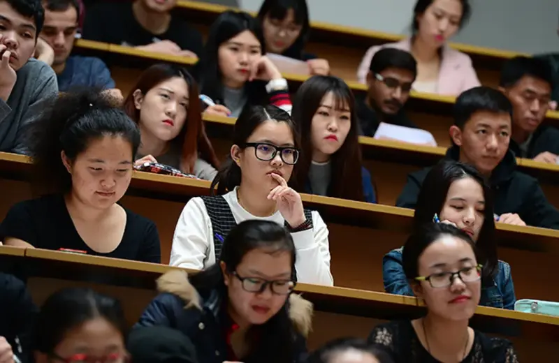 Нидерланды хотят закрыть доступ китайским студентам к секретным технологиям