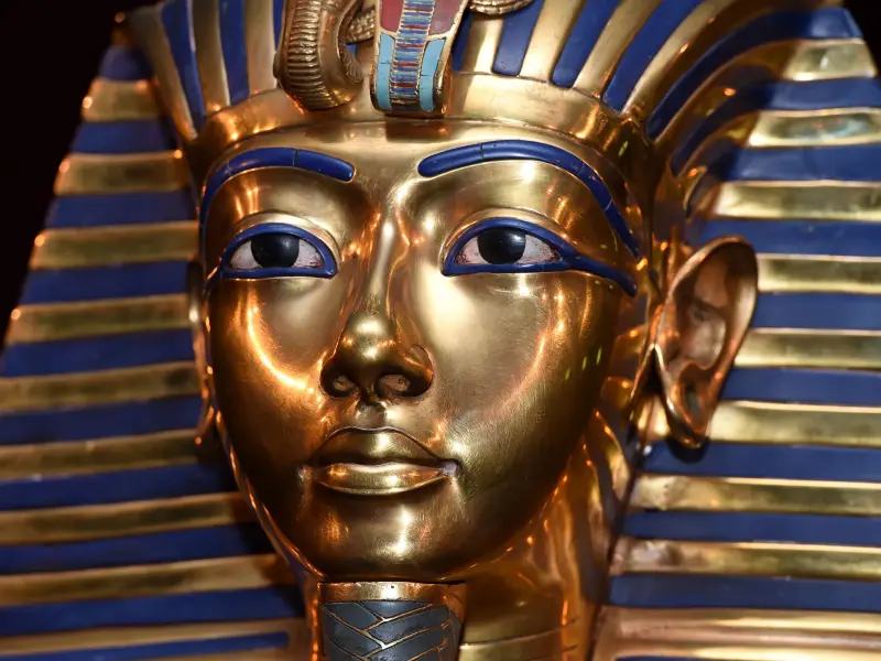 Золотая маска и компьютерная томография: ученые приблизились к решению загадки внешности Тутанхамона