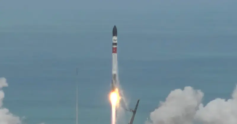 Rocket Lab впервые запустила ракету-носитель с предоблетным двигателем