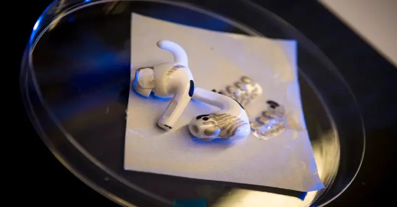 Исследователи разработали 3D-печатные датчики, которые могут записывать активность мозга с помощью наушников