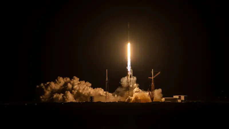 SpaceX откладывает запуск спутников Starlink ради миссии к астероиду «Психея»