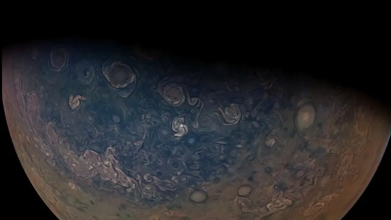 На Ганимеде, гигантском спутнике Юпитера, обнаружили органику
