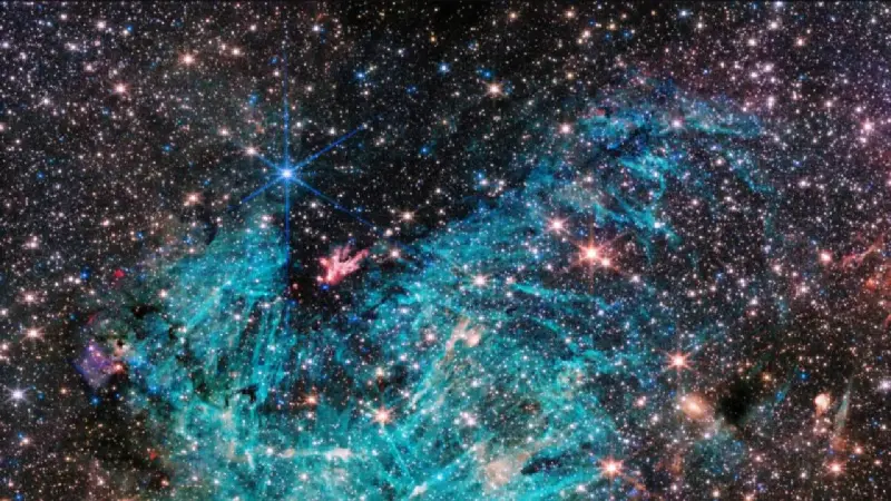 Снимки телескопа Уэбб показывают беспрецедентный и «хаотичный» вид на центр нашей галактики