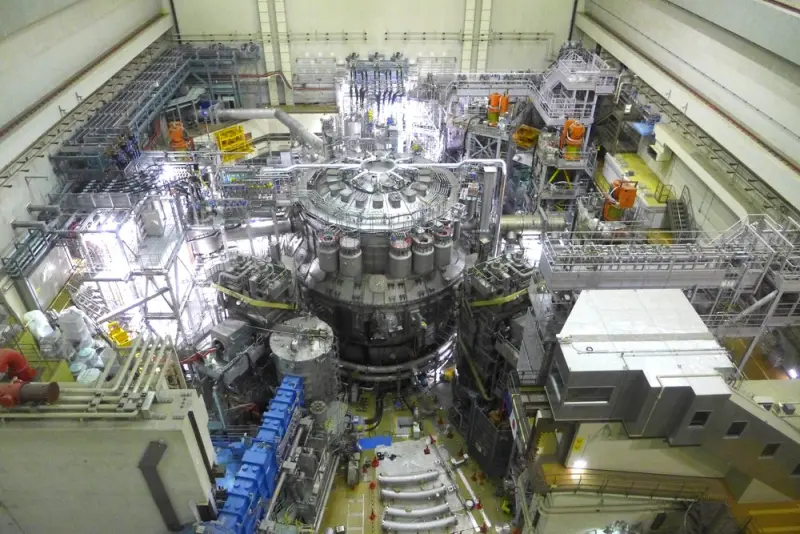 Япония официально запустила самый большой в мире экспериментальный реактор термоядерного синтеза