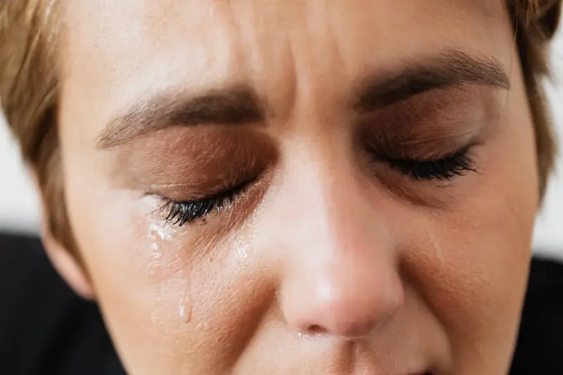 Запах слёз снижает мужскую агрессию