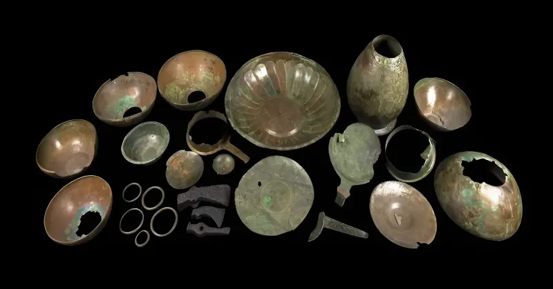 Изучая клад Нэсборо: даже богатые римляне в Британии чинили бронзовую посуду