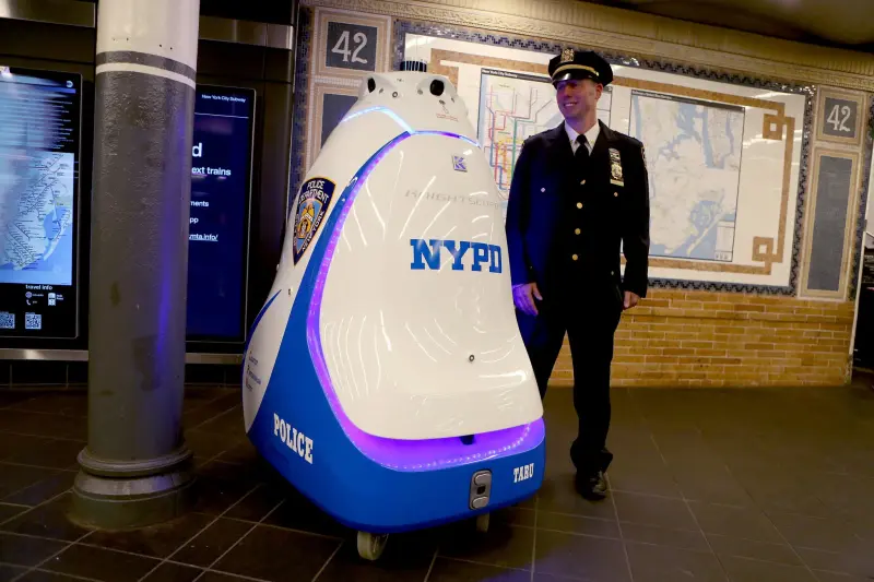 Не оправдал ожиданий: За что робота К5 уволили из полиции Нью Йорка?