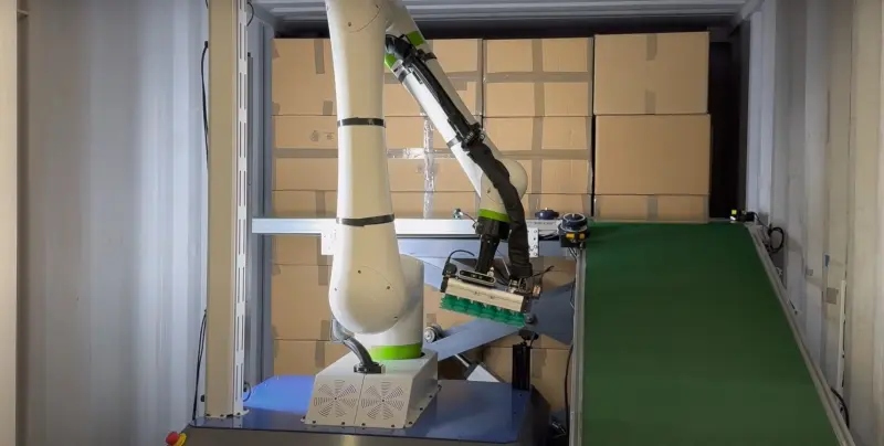 Робот-грузчик вынимает из фуры до 1000 ящиков в час