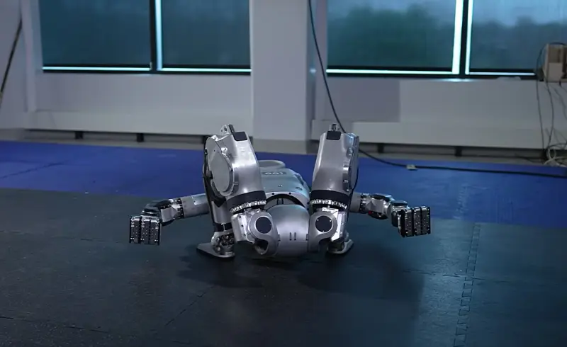Человекообразных роботов научили ловко подниматься после падения