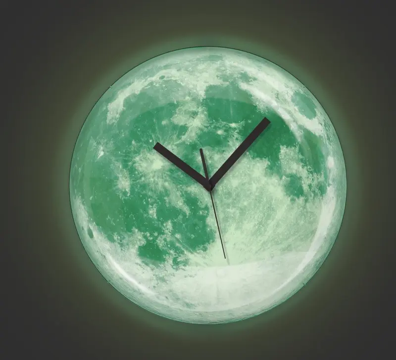 Луна переходит на свое собственное время