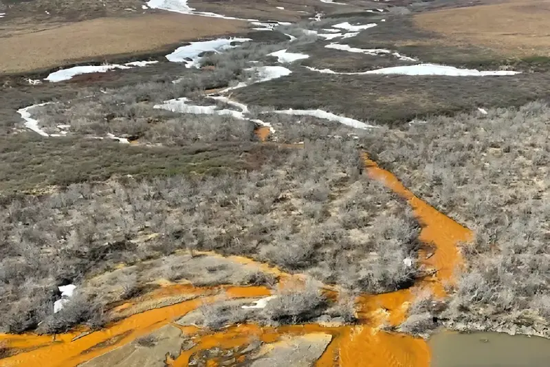 Реки Аляски становятся ярко-оранжевыми и кислыми, как уксус