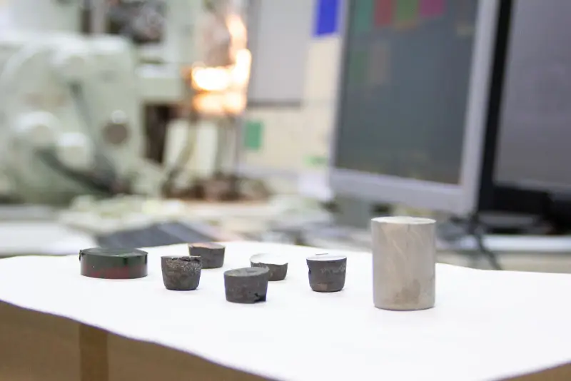 Российские ученые создали уникальный материал будущего: новый металл прочнее любой стали, но дешевле даже алюминия