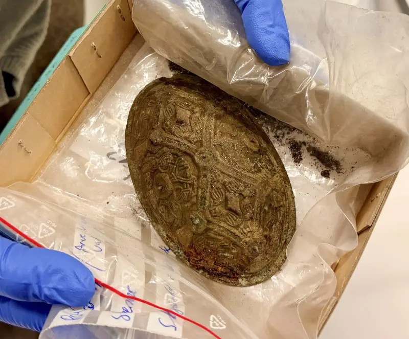 Археологи в недоумении: Женщина эпохи викингов была похоронена с ракушками во рту