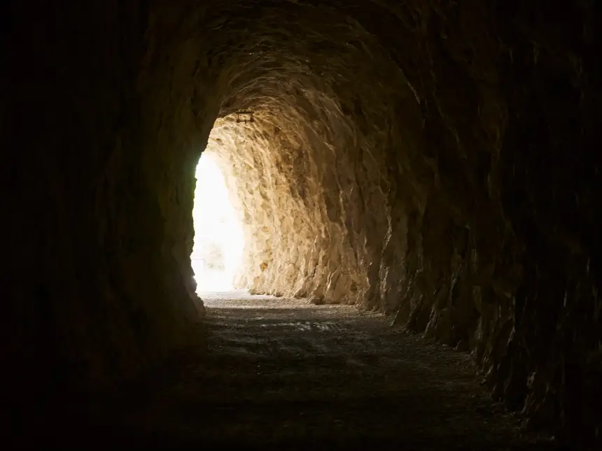 Археологи обнаружили загадочную 2000-летнюю подземную комнату в Шотландии