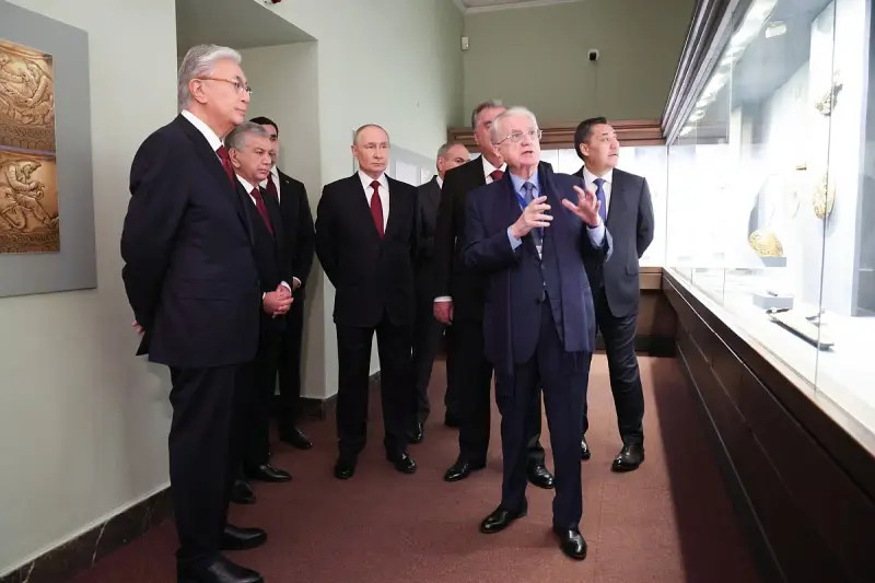 Золотой колокольчик из Эрмитажа: почему Владимир Путин запретил выставлять этот артефакт за границей?