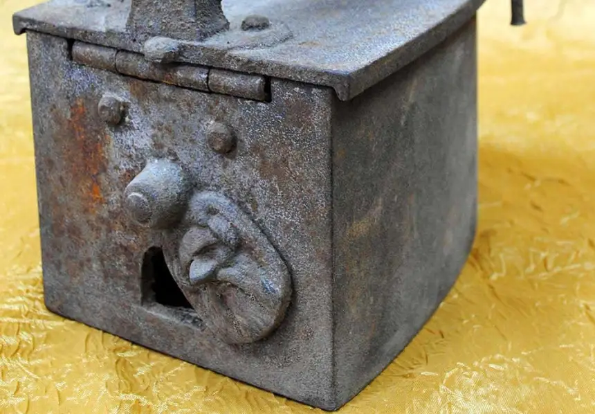 Лев Толстой на утюгах: кто и зачем поместил туда портрет великого русского писателя?