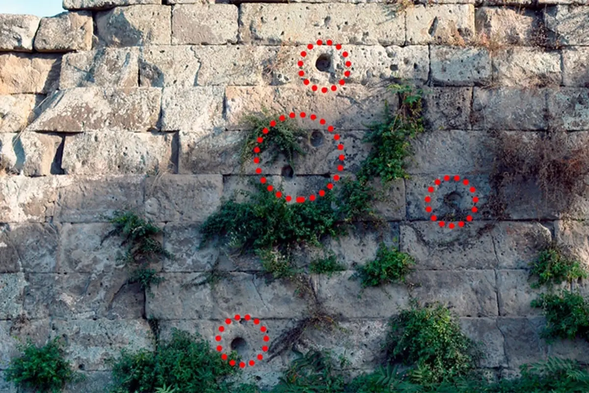 Почему загадочные отметины на камнях в Помпеях десятилетиями ставили в тупик военных экспертов?