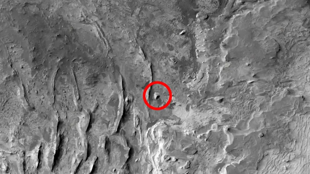 Почему загадочный объект на Марсе — «копия» древнеегипетской пирамиды?