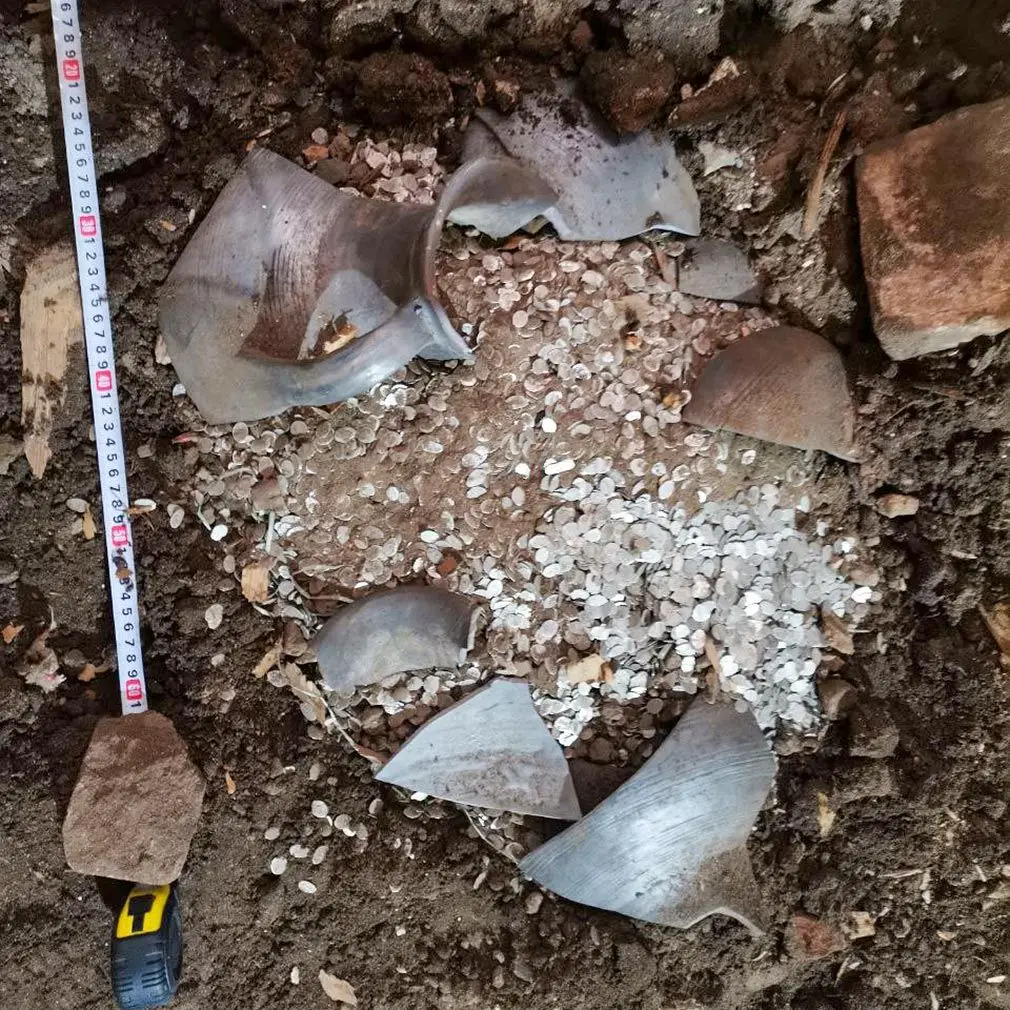 Припрятал сокровища, но был убит: историки раскрыли трагическую судьбу владельца богатейшего клада Москвы