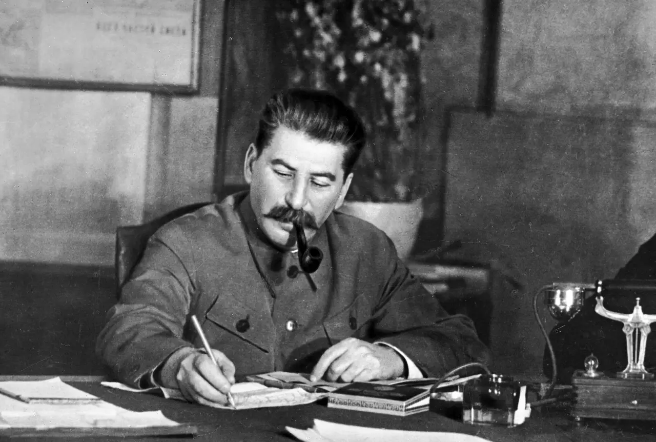 Пять часов, и свободен! Зачем Сталин хотел сократить рабочий день?